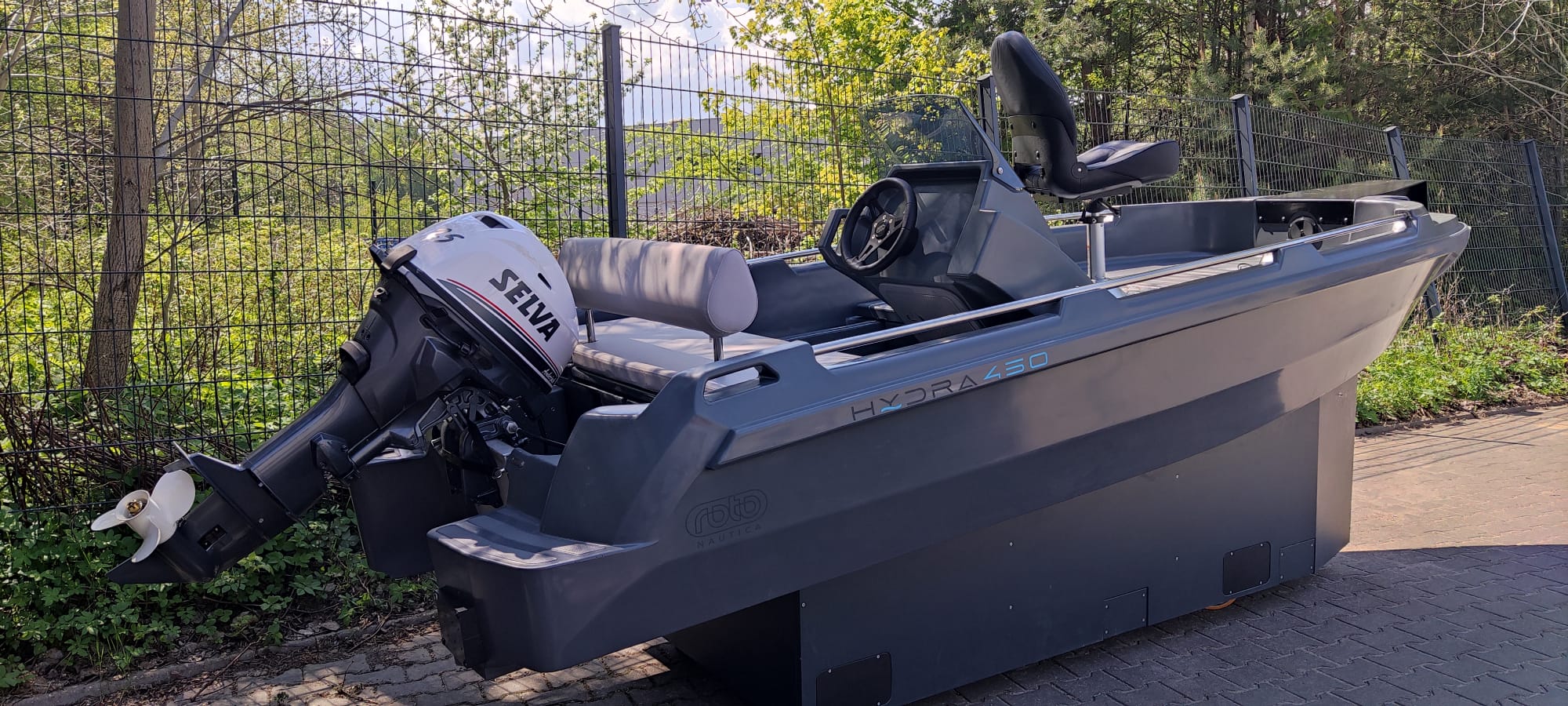 Hydra 450 Fishing